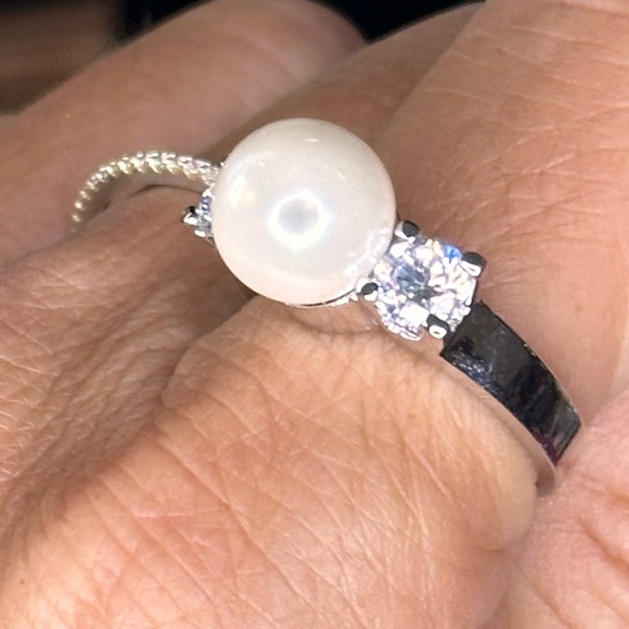 R1. Elegant Swarovski Crystal & Pearl Matrix Cocktail Ring (8), Rhodium Plated - Picture 5 of 7